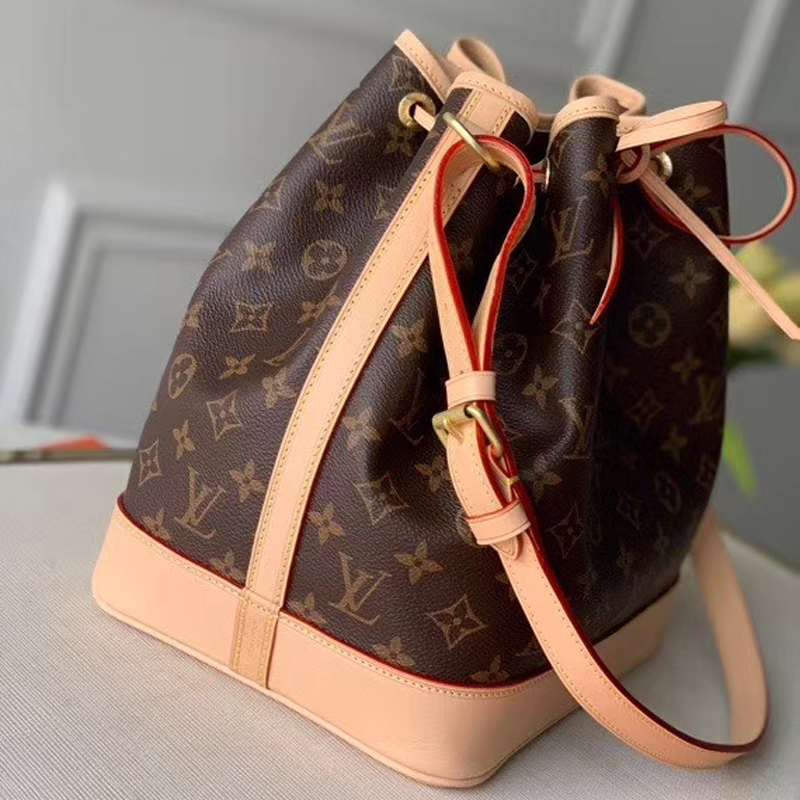 Louis Vuitton PETIT NOE Handbag Monogram M40818